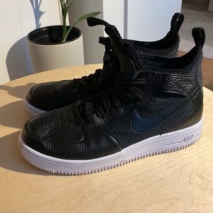 Nike Flyknit Air Force 1